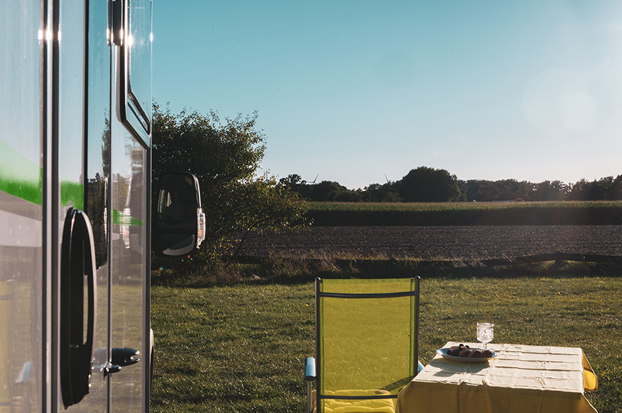 Wohnmobil, Wohnmobilparkplatz, Wohnmobilstellplatz, Sonnenuntergang, Campingstuhl